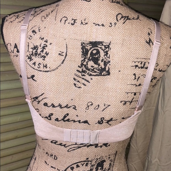 Victoria’s Secret beige adjustable straps bra - Picture 4 of 8